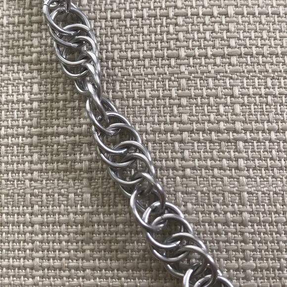 Chainmaille everyday necklace and earrings set - Picture 4 of 6